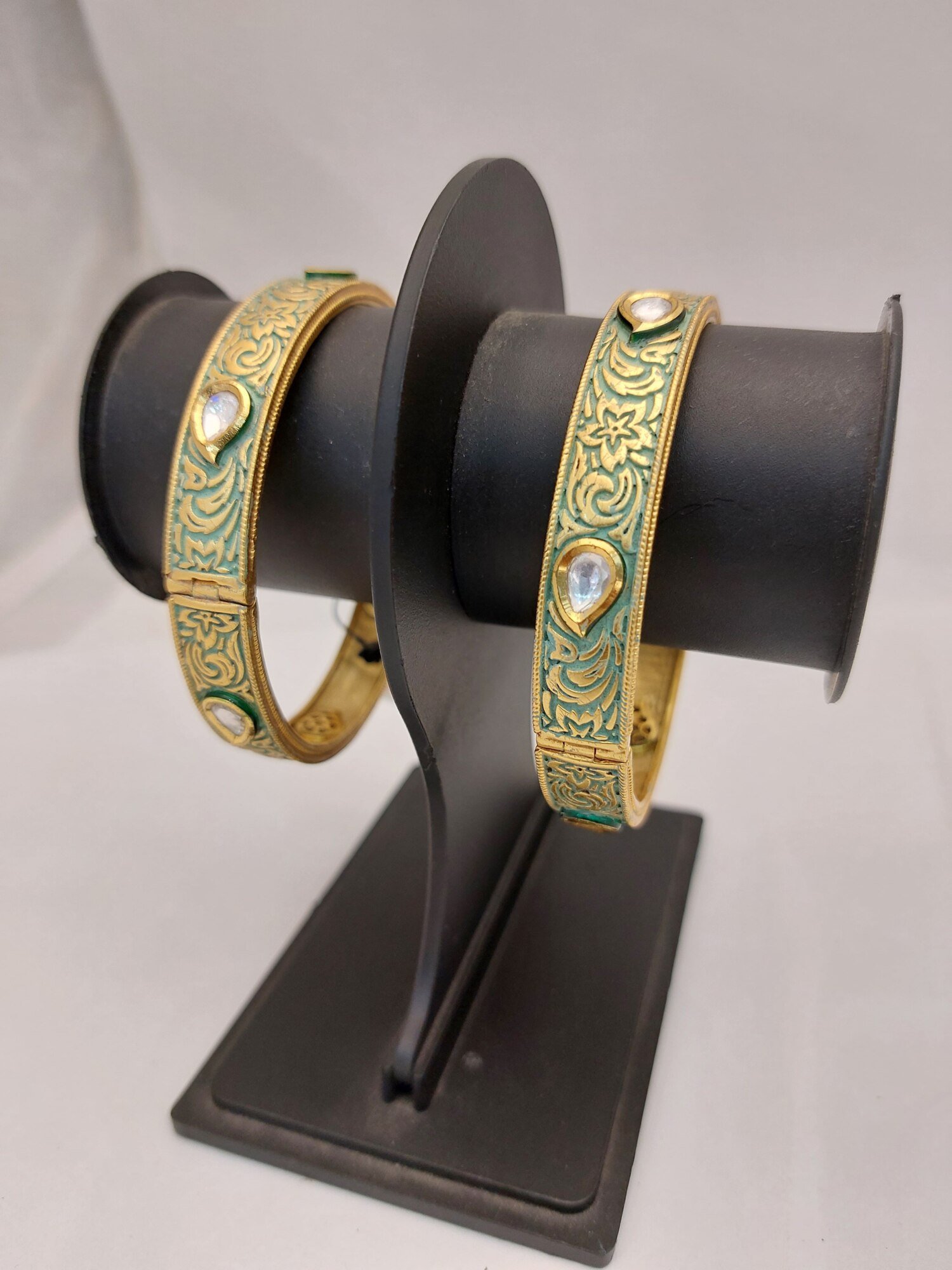 Kundan Bangles